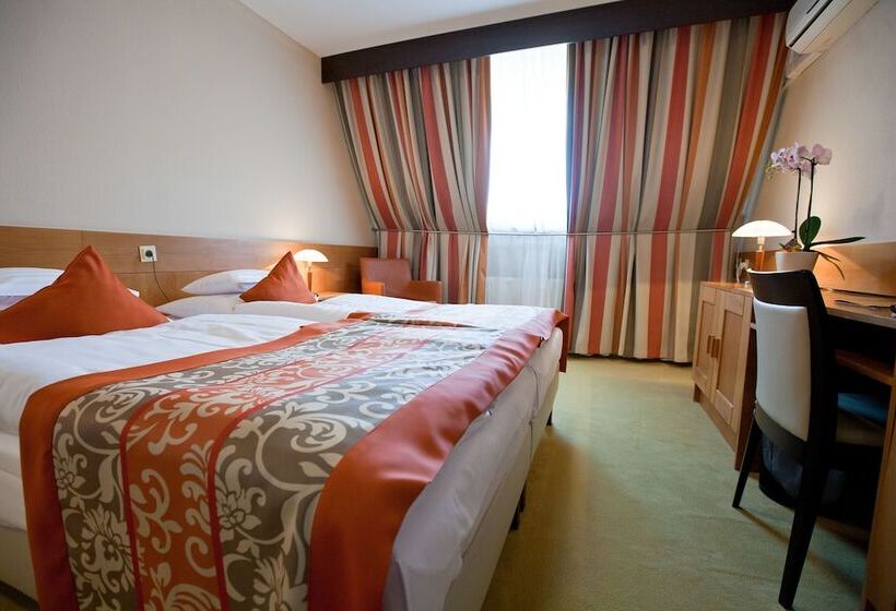 اتاق استاندارد, Sopron