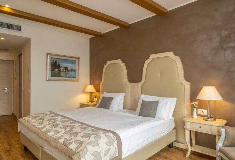 سوییت جونیور لوکس, Lake Front Hotel Brenzone