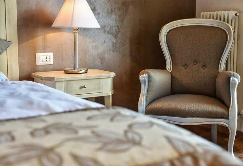 سوییت جونیور لوکس, Lake Front Hotel Brenzone