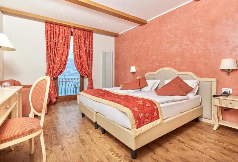 سوییت سوپریور, Lake Front Hotel Brenzone