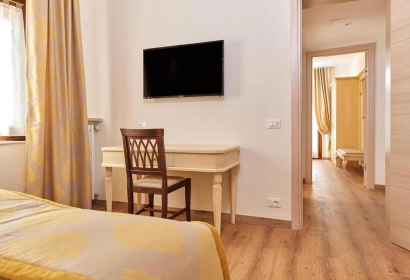 مجموعه ویستا شهر, Lake Front Hotel Brenzone
