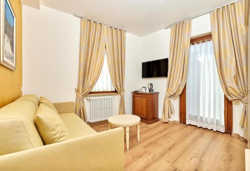 مجموعه ویستا شهر, Lake Front Hotel Brenzone
