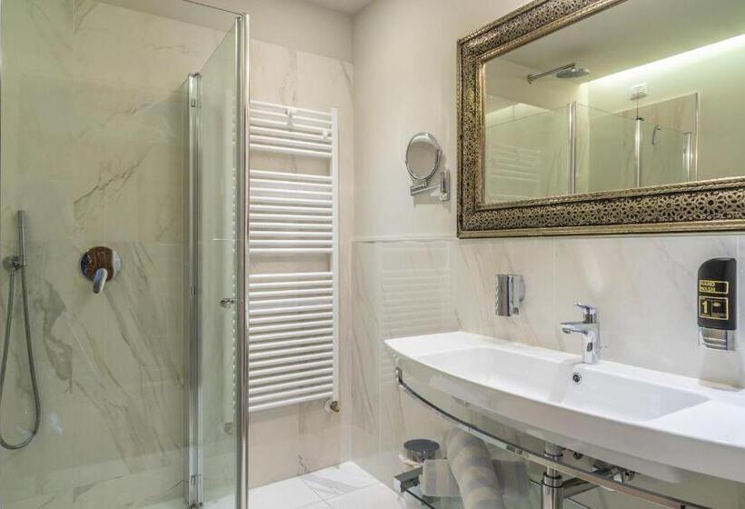 سوئیت با تخت بزرگ, Lake Front Hotel Brenzone
