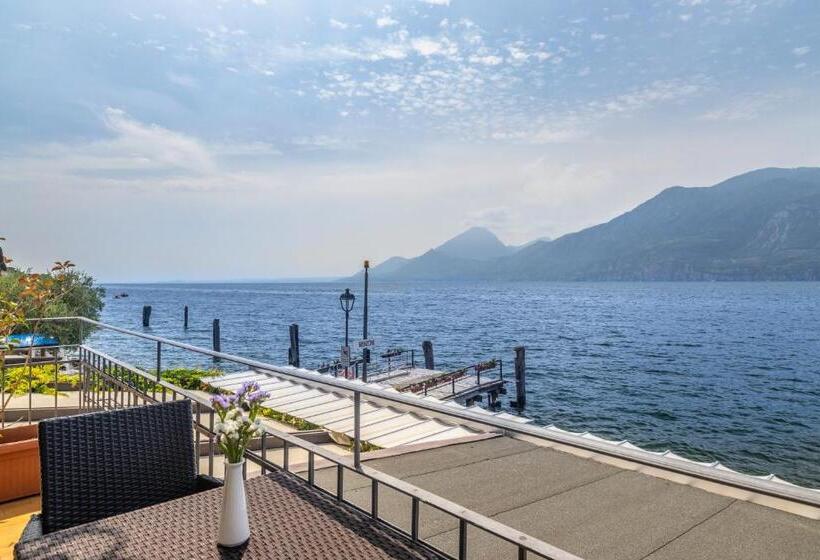 سوئیت با تخت بزرگ, Lake Front Hotel Brenzone