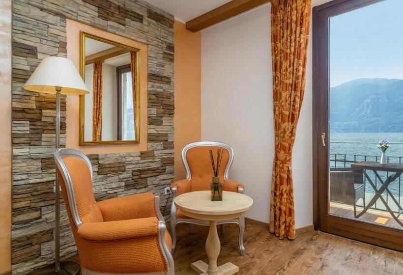 سوئیت با تخت بزرگ, Lake Front Hotel Brenzone