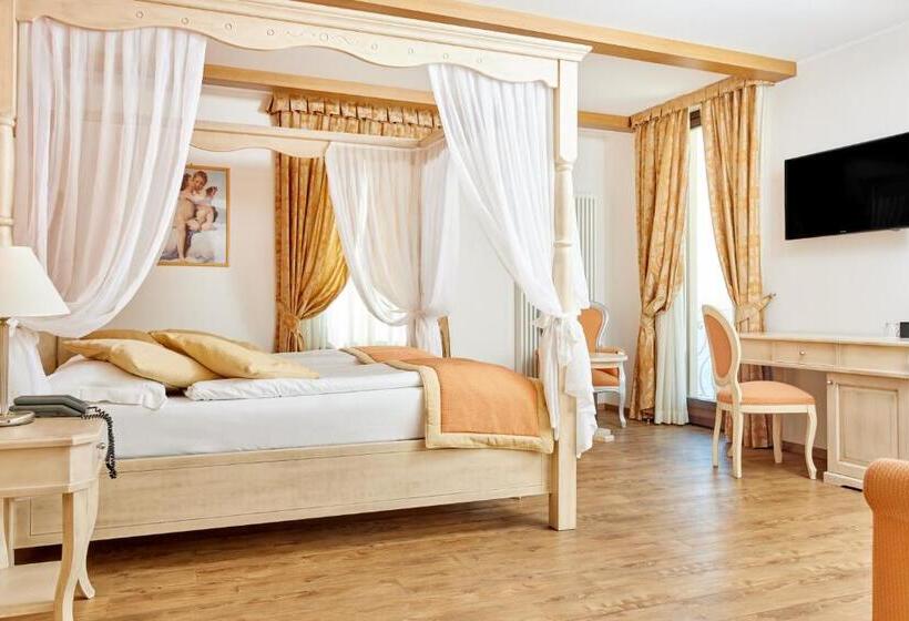 Suite with lake view, Lake Front Hotel Brenzone