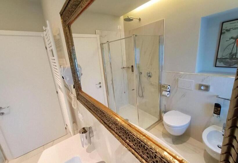 سوییت اجرایی, Lake Front Hotel Brenzone