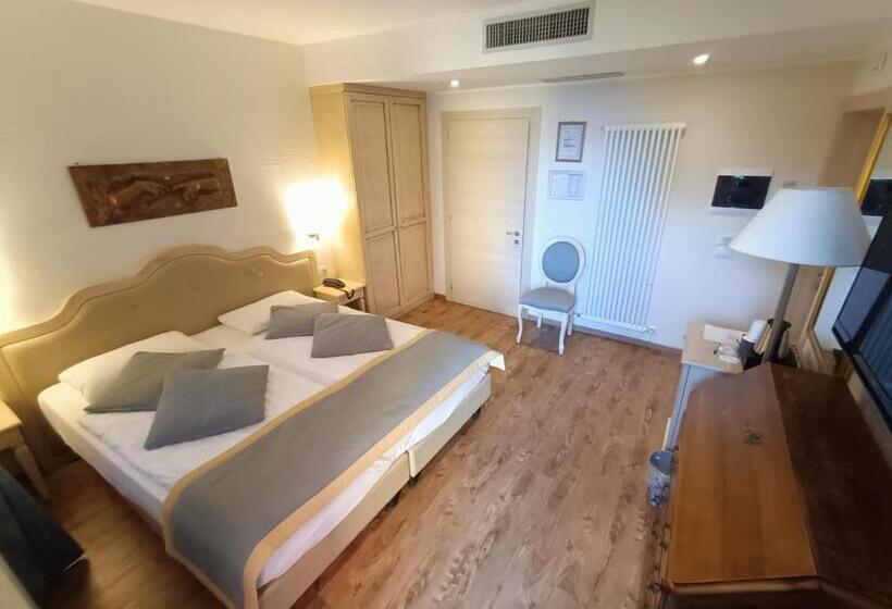 سوییت جونیور سوپریور, Lake Front Hotel Brenzone