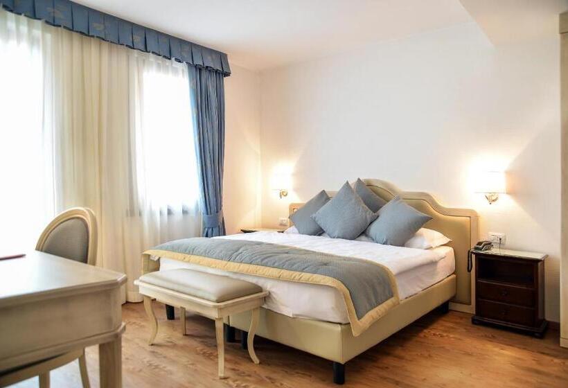 سوییت جونیور سوپریور, Lake Front Hotel Brenzone