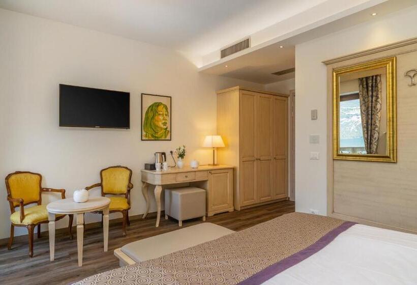 سوییت جونیور با بالکن, Lake Front Hotel Brenzone