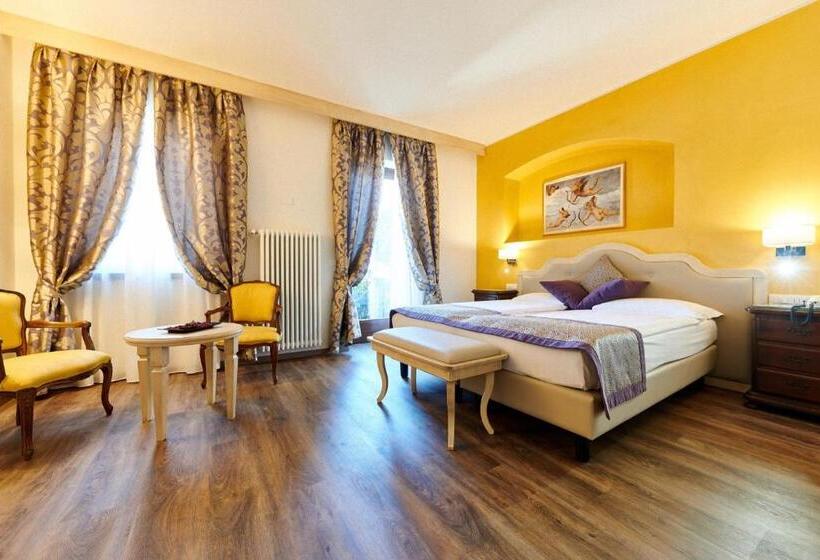 اتاق خانوادگی, Lake Front Hotel Brenzone