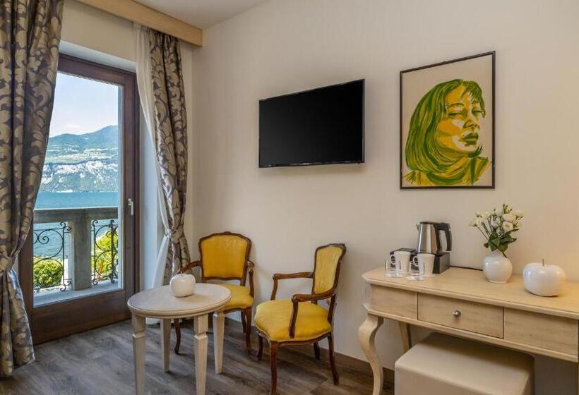 اتاق خانوادگی, Lake Front Hotel Brenzone
