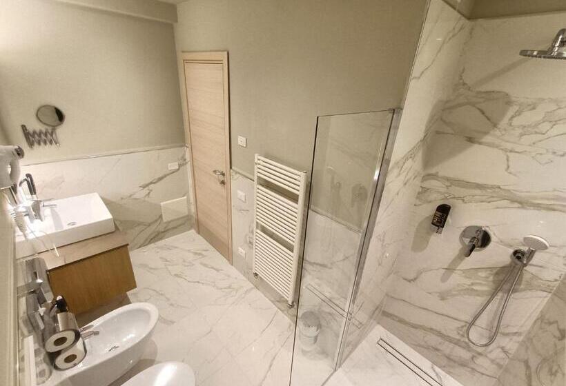 سوییت جونیور, Lake Front Hotel Brenzone