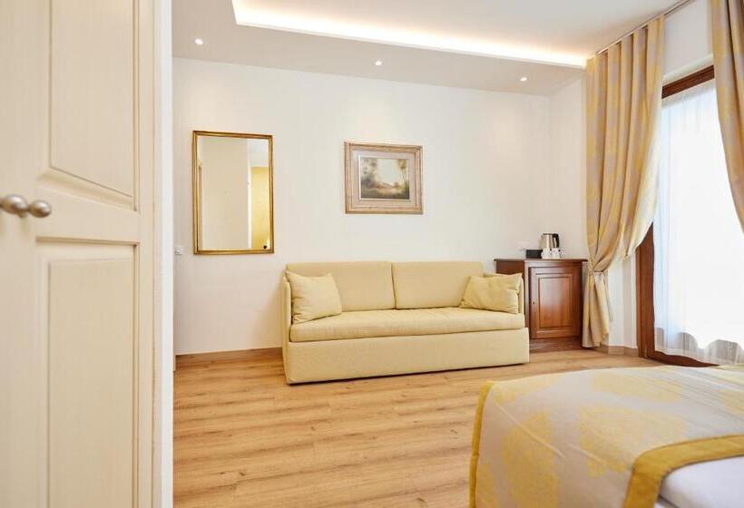 سوییت جونیور, Lake Front Hotel Brenzone
