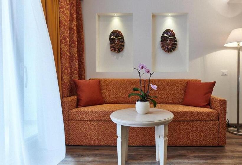 سوییت لوکس, Lake Front Hotel Brenzone