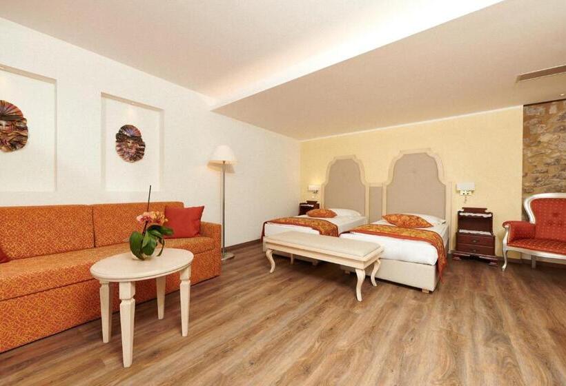 سوییت لوکس, Lake Front Hotel Brenzone