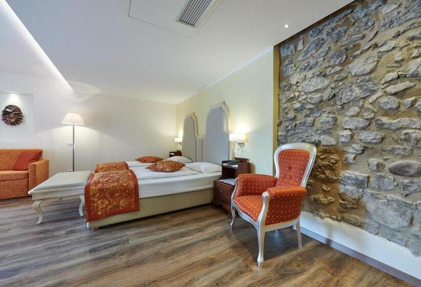 سوییت لوکس, Lake Front Hotel Brenzone
