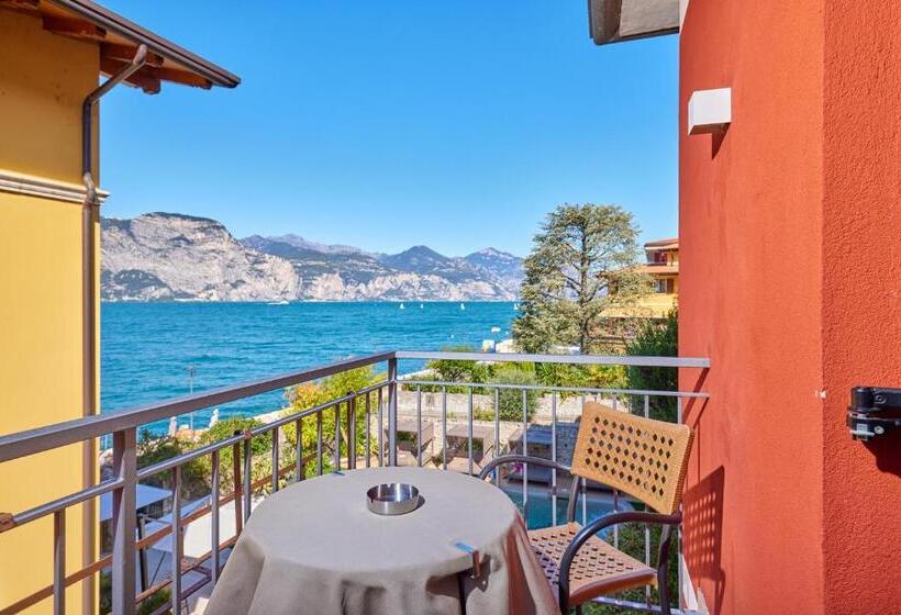 سوییت با چشم‌انداز باغ, Lake Front Hotel Brenzone