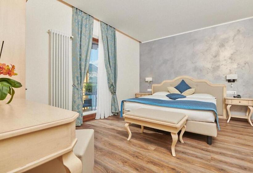 سوییت با چشم‌انداز باغ, Lake Front Hotel Brenzone