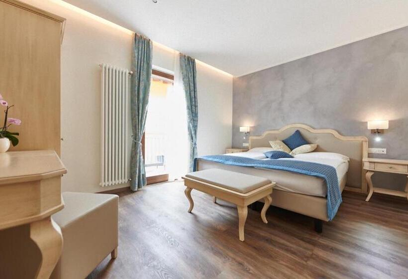 سوییت با چشم‌انداز باغ, Lake Front Hotel Brenzone