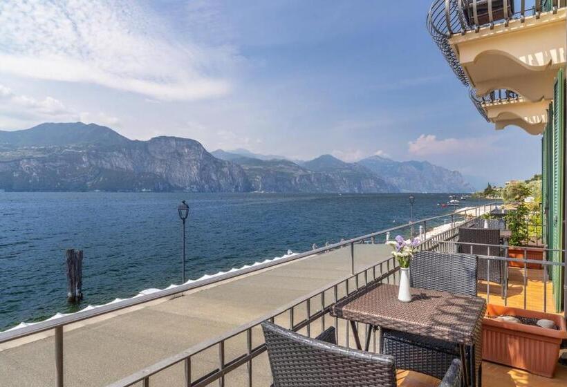 سوئیت با تخت بزرگ, Lake Front Hotel Brenzone