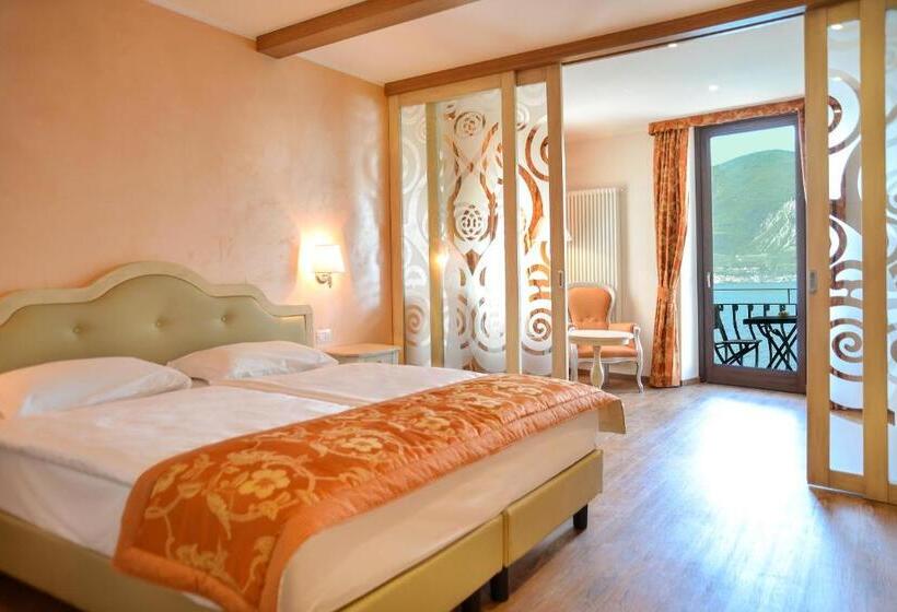 سوئیت با تخت بزرگ, Lake Front Hotel Brenzone