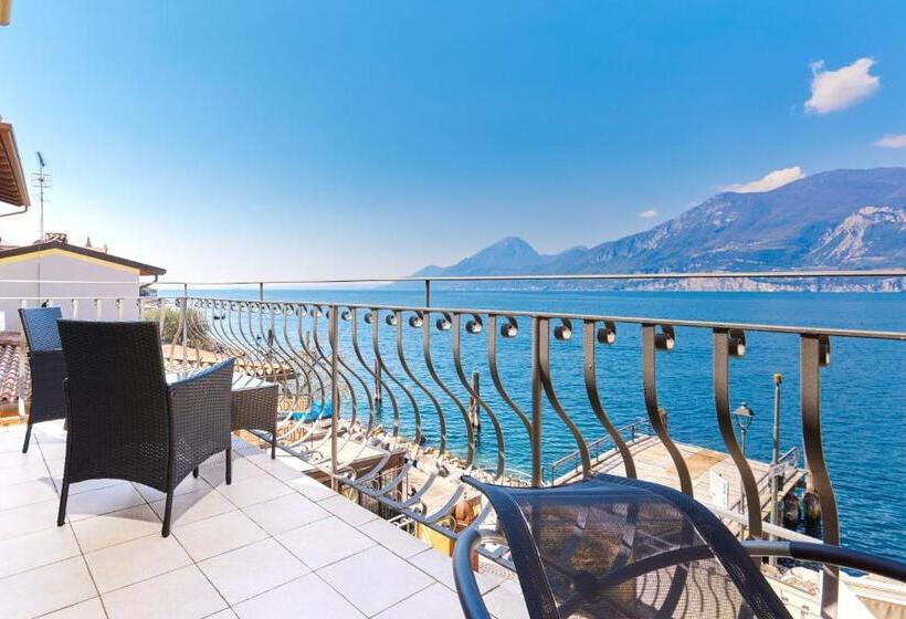 Suite with lake view, Lake Front Hotel Brenzone