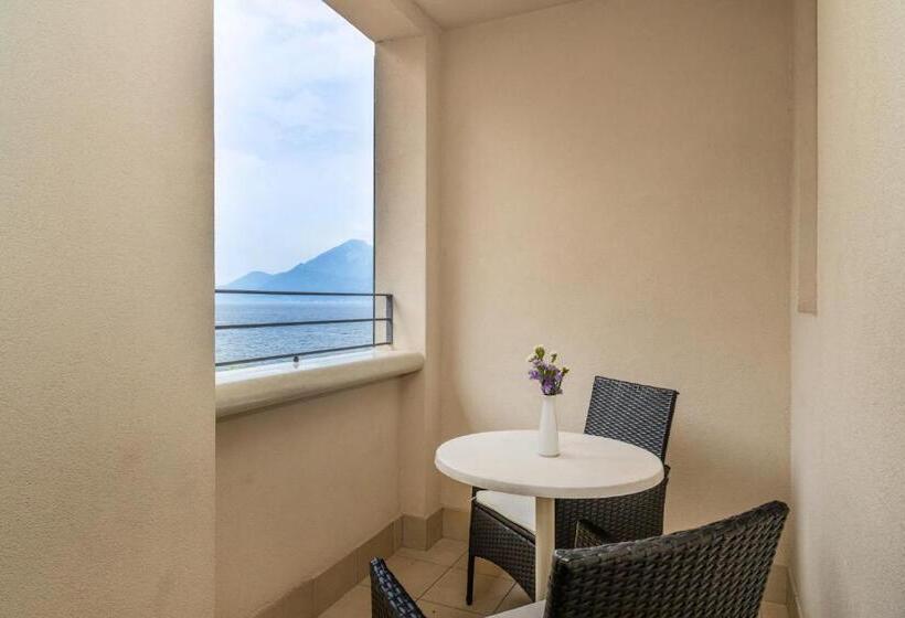 سوییت جونیور با چشم‌انداز شهر, Lake Front Hotel Brenzone