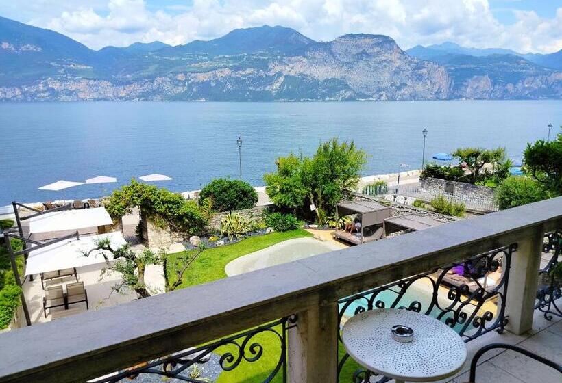 اتاق خانوادگی, Lake Front Hotel Brenzone