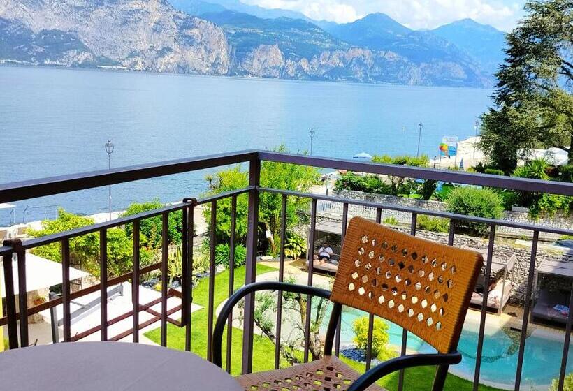 سوییت با چشم‌انداز باغ, Lake Front Hotel Brenzone
