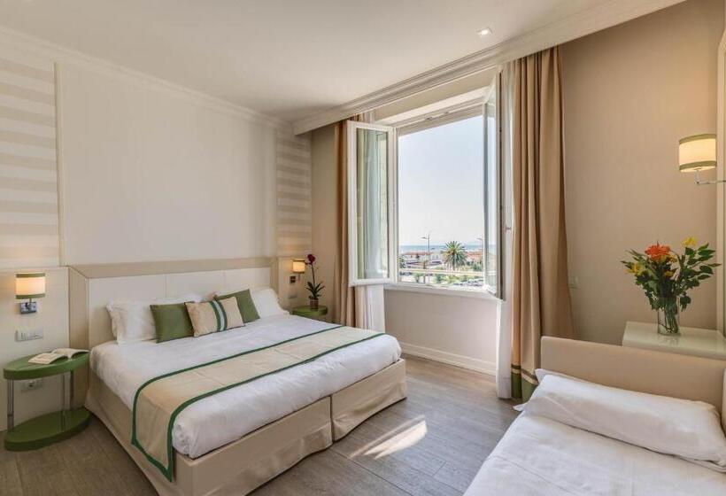 Quarto Triplo Standart Vista Mar Lateral, Grand Hotel & Riviera