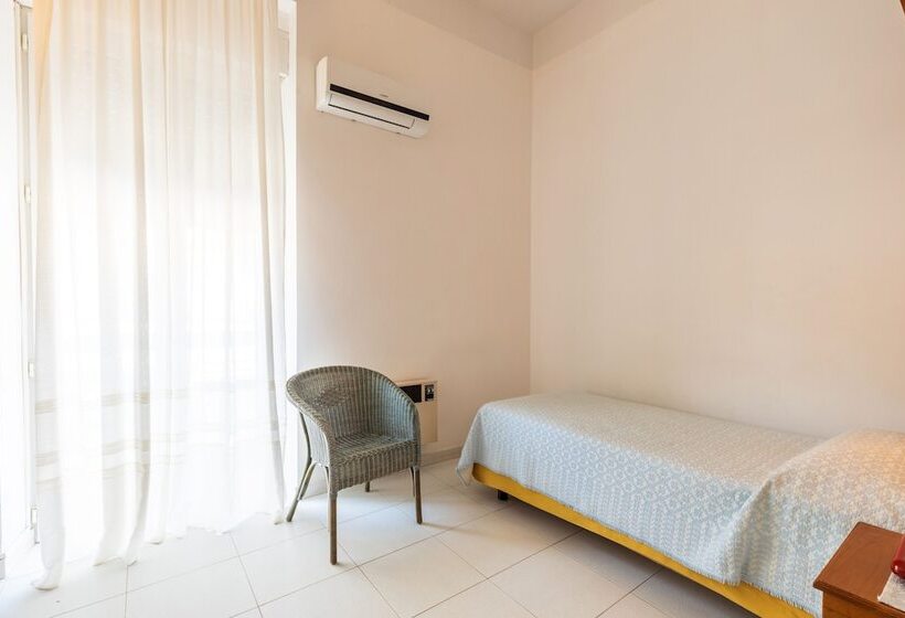 اتاق استاندارد یک نفره, Albergo Miramare