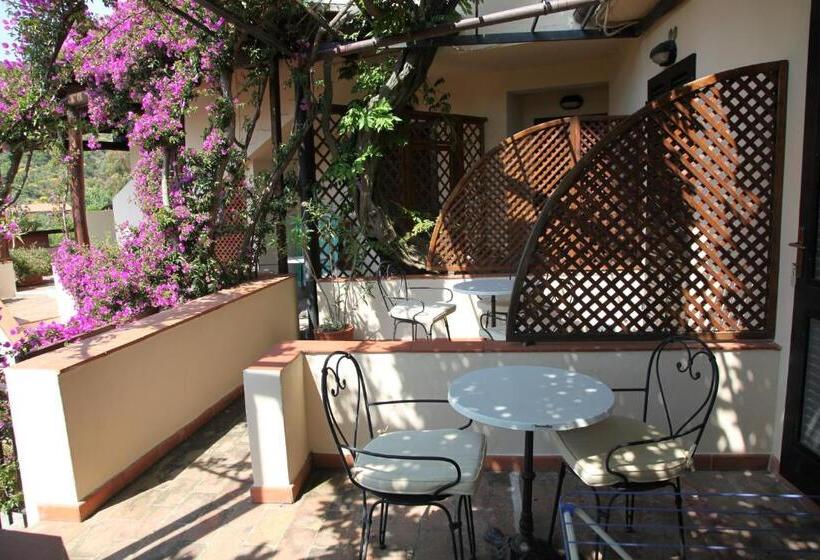 اتاق استاندارد سه تخته با چشم‌انداز باغ, Galli   Wellness & Spa