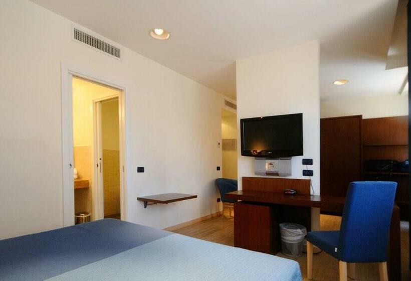 اتاق استاندارد چهار تخته, Best Western Hotel Globus