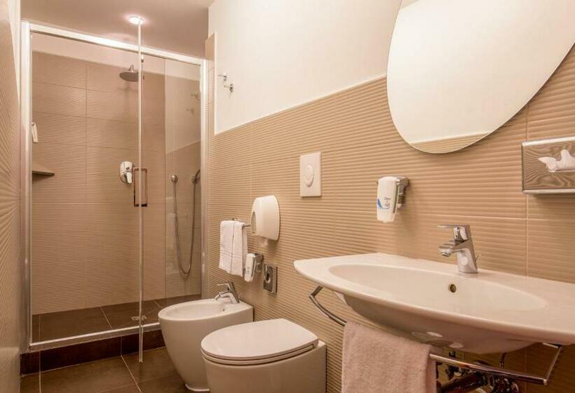 اتاق استاندارد سه نفره, Best Western Hotel Globus