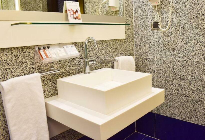 اتاق استاندارد یک نفره, Best Western Plus Hotel Universo