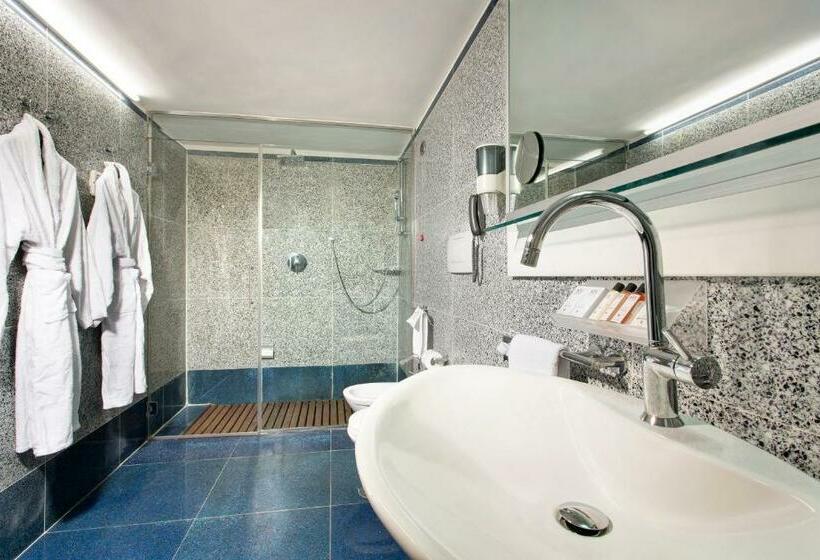 سوییت جونیور, Best Western Plus Hotel Universo