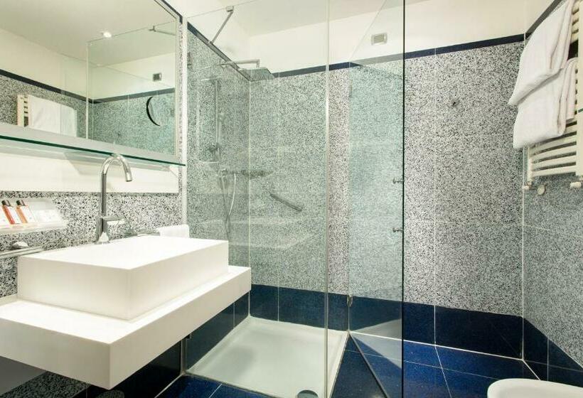 اتاق سوپریور خانوادگی, Best Western Plus Hotel Universo
