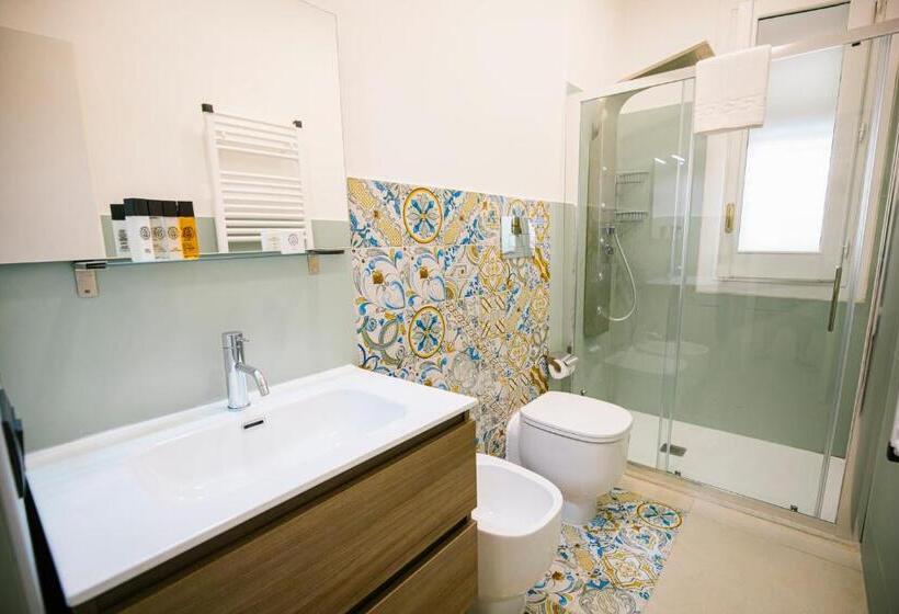 اتاق لوکس با بالکن و چشم‌انداز دریا, Villa Calipso