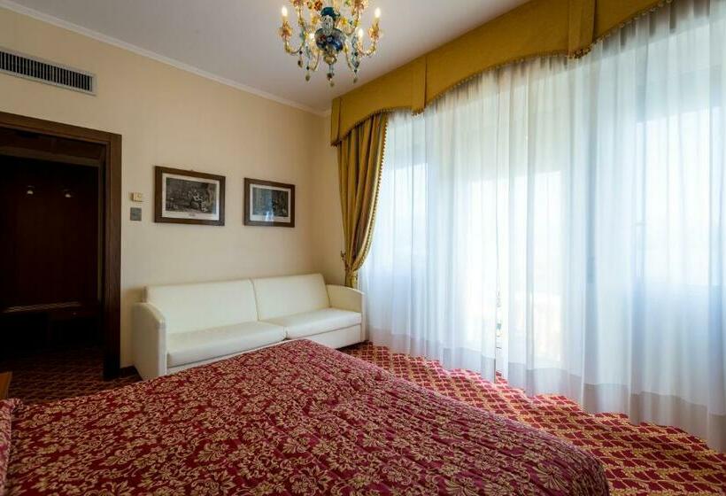اتاق استاندارد سه نفره, Milan Speranza Au Lac