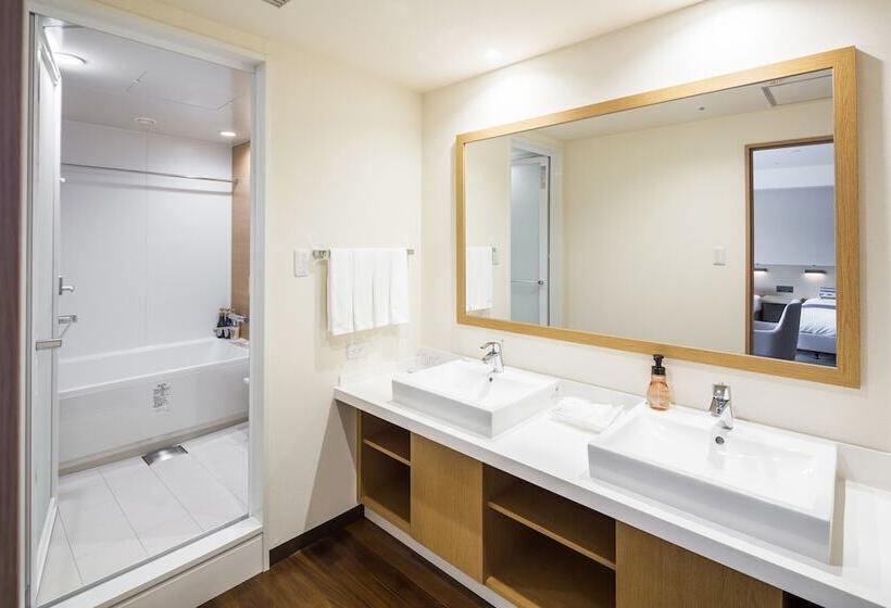 اتاق لوکس چهار تخته, Art Hotel Ishigakijima