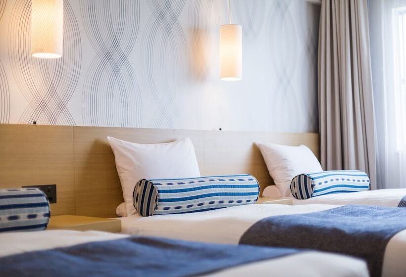 اتاق سوپریور سه تخته, Art Hotel Ishigakijima