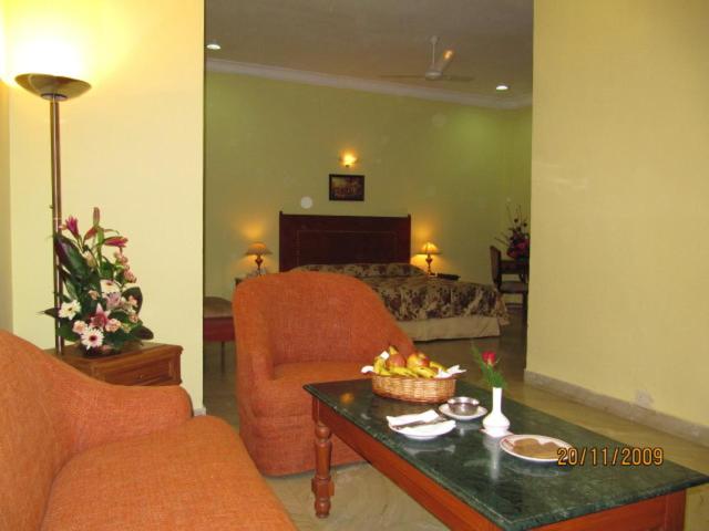 اتاق خانوادگی, Ritz Plaza