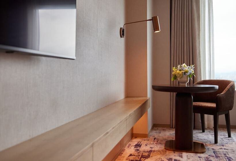 اتاق لوکس با چشم‌انداز دریاچه, Lotte Hotel World