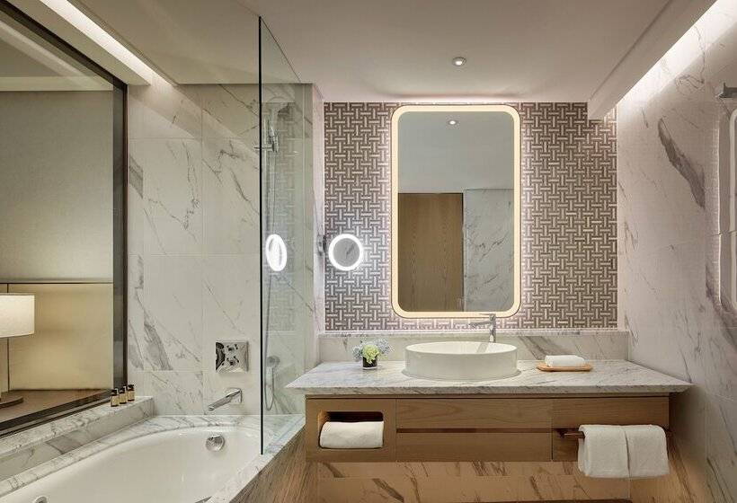 اتاق لوکس با چشم‌انداز دریاچه, Lotte Hotel World