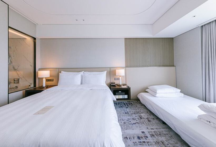 اتاق لوکس با چشم‌انداز دریاچه, Lotte Hotel World