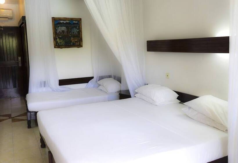 اتاق استاندارد با چشم‌انداز باغ, Reef Hotel Mombasa