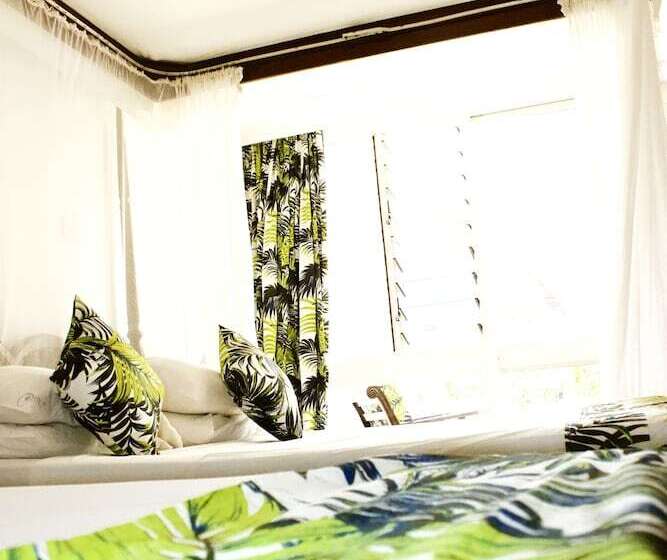 اتاق استاندارد با چشم‌انداز دریا, Reef Hotel Mombasa