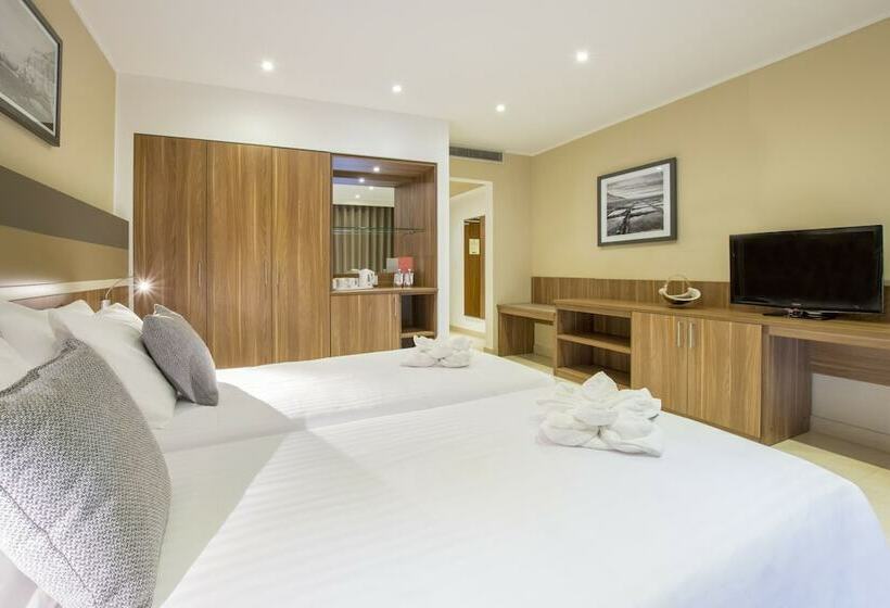 اتاق استاندارد سه نفره, Doubletree by Hilton Malta