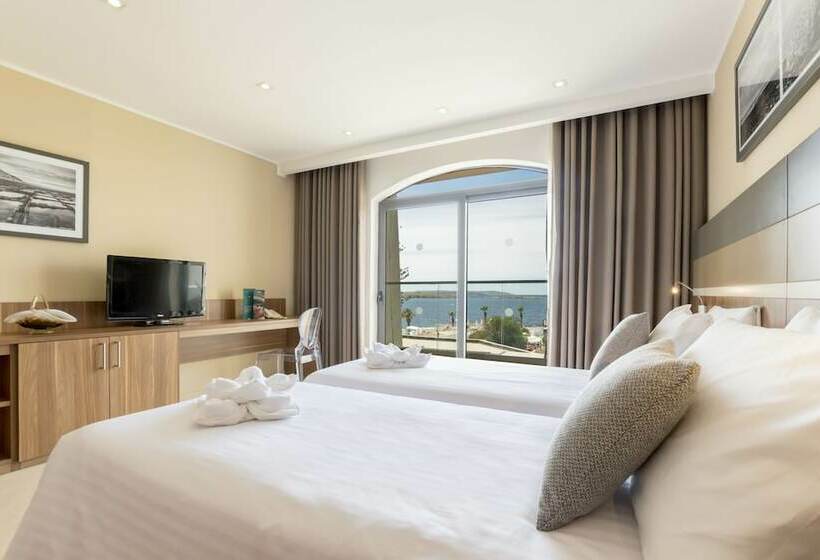 اتاق استاندارد چهار تخته با چشم‌انداز دریا, Doubletree by Hilton Malta